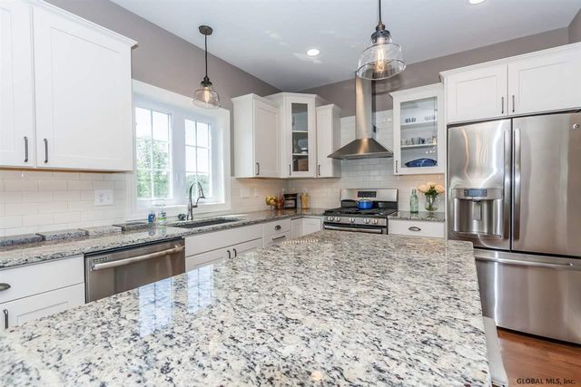 92 Lakepointe Way, Stillwater, NY 12866