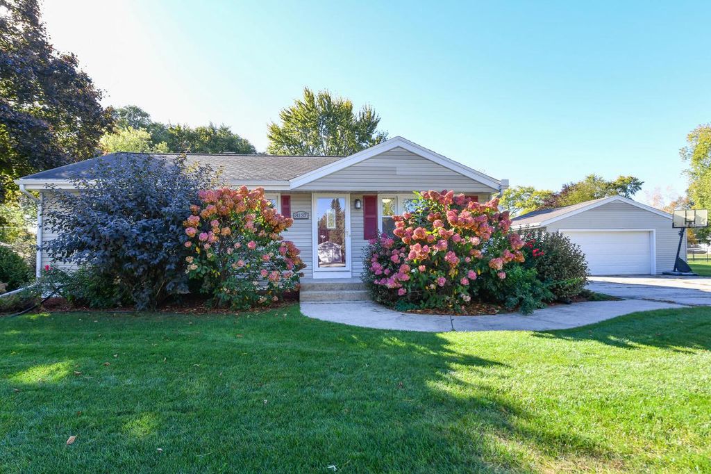 8137 W Margaret LANE, Franklin, WI 53132