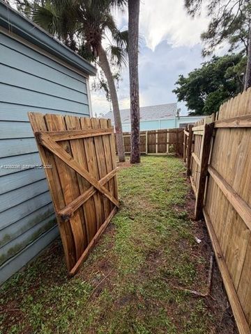 5688 Dewberry Way, West Palm Beach, FL 33415