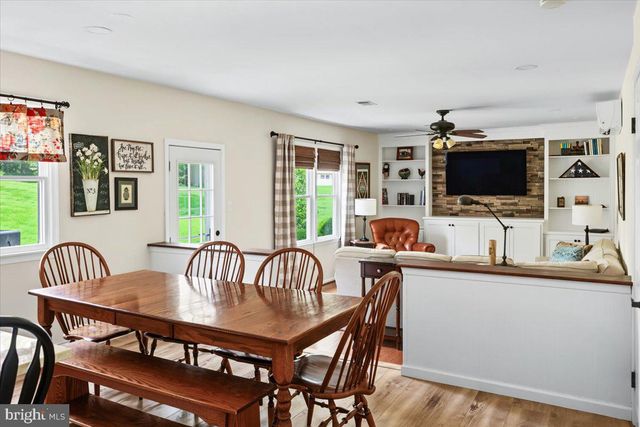 9 BROOKDALE DR, Doylestown, PA 18901