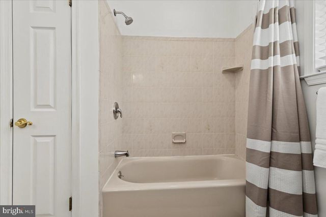 9 BROOKDALE DR, Doylestown, PA 18901