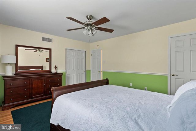 9 BROOKDALE DR, Doylestown, PA 18901