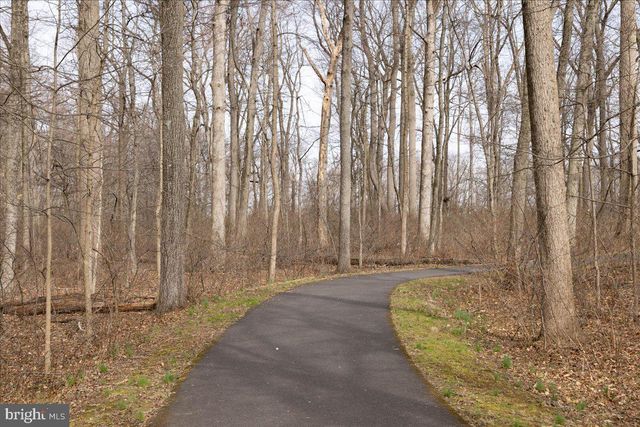 9 BROOKDALE DR, Doylestown, PA 18901