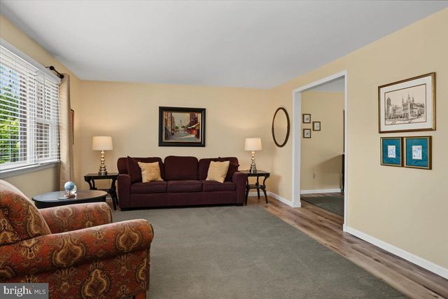 9 BROOKDALE DR, Doylestown, PA 18901