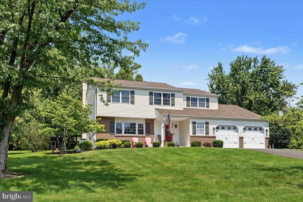 9 BROOKDALE DR, Doylestown, PA 18901