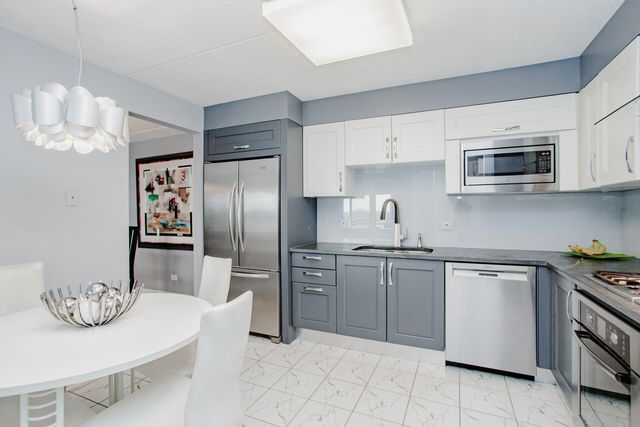 8540 W Foster Avenue 504, Norridge, IL 60706