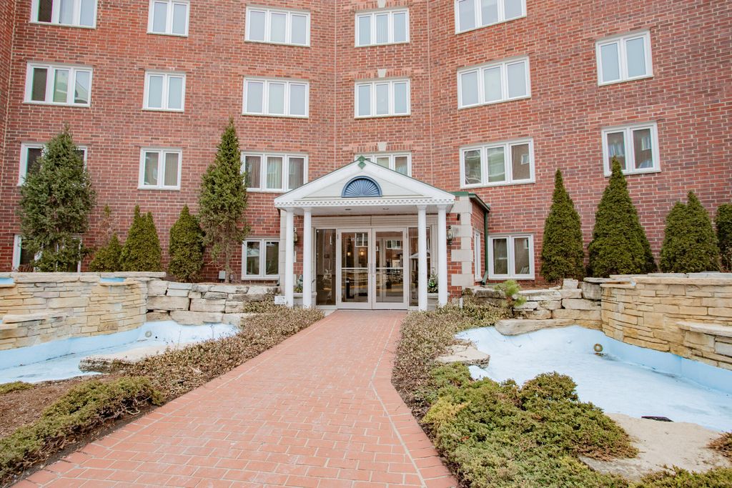 8540 W Foster Avenue 504, Norridge, IL 60706