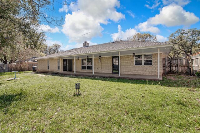 4266 Balboa Drive, Fort Worth, TX 76133