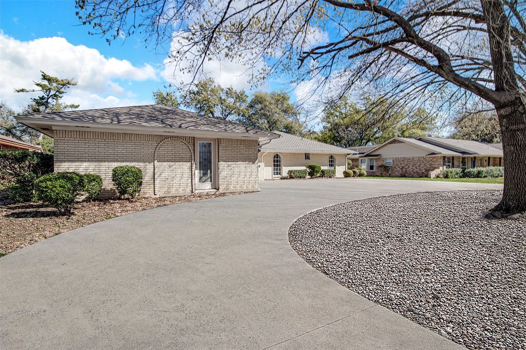 4266 Balboa Drive, Fort Worth, TX 76133