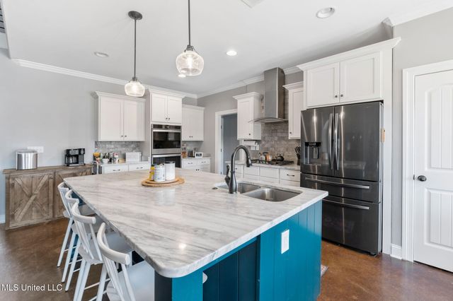 4883 W Oak Grove Road, Hernando, MS 38632