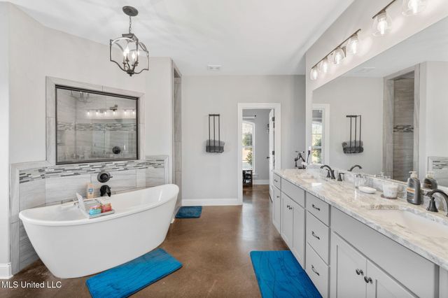 4883 W Oak Grove Road, Hernando, MS 38632