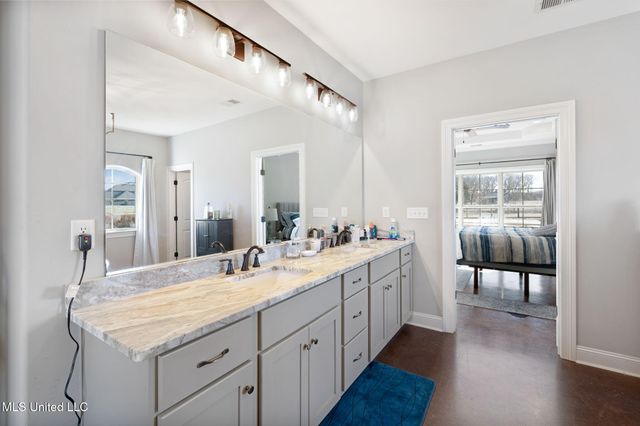 4883 W Oak Grove Road, Hernando, MS 38632