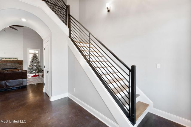 4883 W Oak Grove Road, Hernando, MS 38632