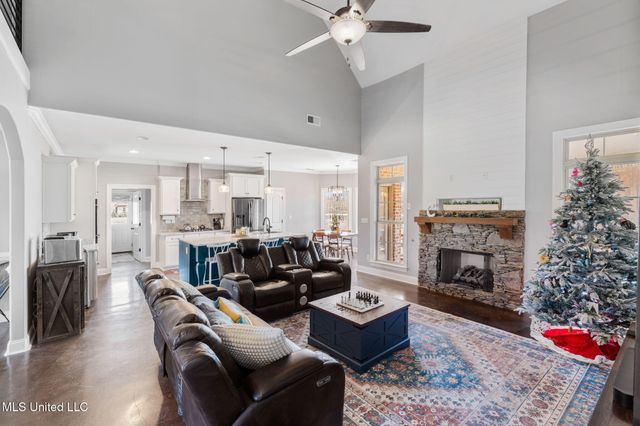 4883 W Oak Grove Road, Hernando, MS 38632