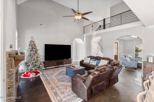 4883 W Oak Grove Road, Hernando, MS 38632