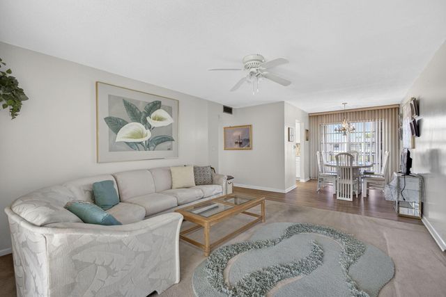 1 Golfs Edge F, West Palm Beach, FL 33417