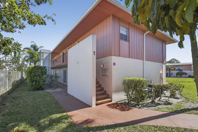 1 Golfs Edge F, West Palm Beach, FL 33417