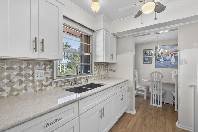 1 Golfs Edge F, West Palm Beach, FL 33417