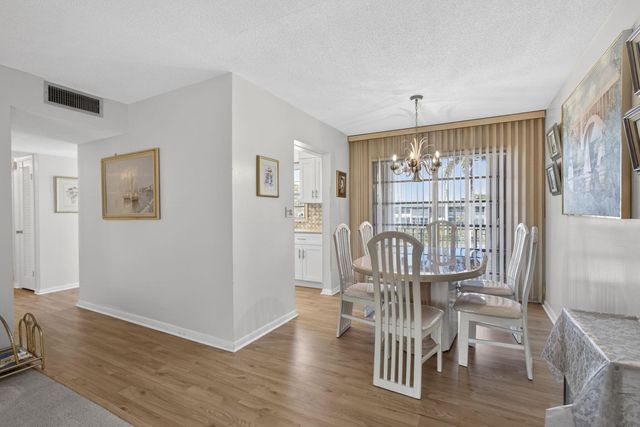 1 Golfs Edge F, West Palm Beach, FL 33417