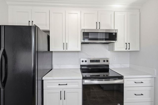 2022 Bob White Ln, Santa Cruz, CA 95065