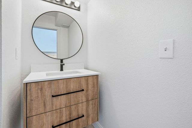 2022 Bob White Ln, Santa Cruz, CA 95065