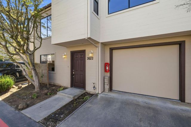 2022 Bob White Ln, Santa Cruz, CA 95065