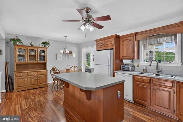 1417 EARL AVE, East Earl, PA 17519