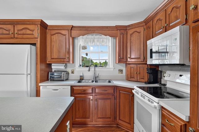1417 EARL AVE, East Earl, PA 17519