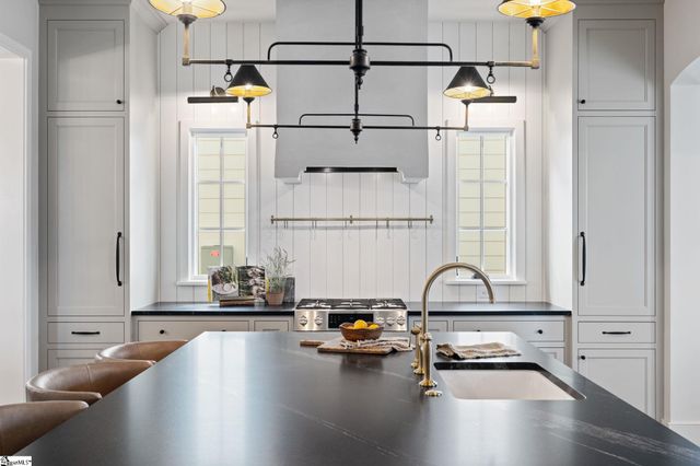 31 N Textile Avenue, Greenville, SC 29611