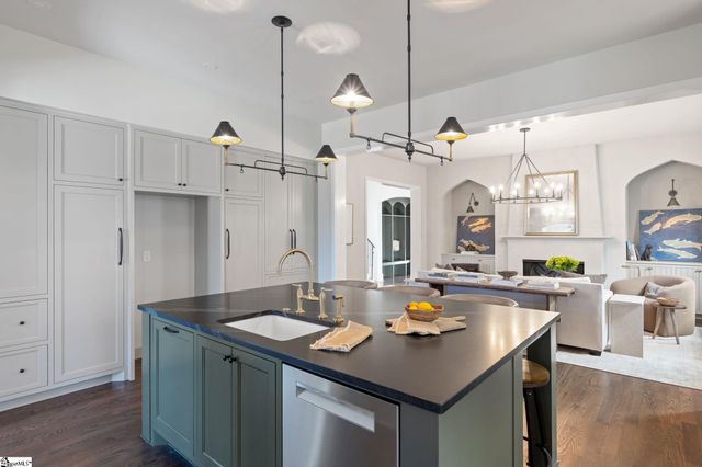 31 N Textile Avenue, Greenville, SC 29611