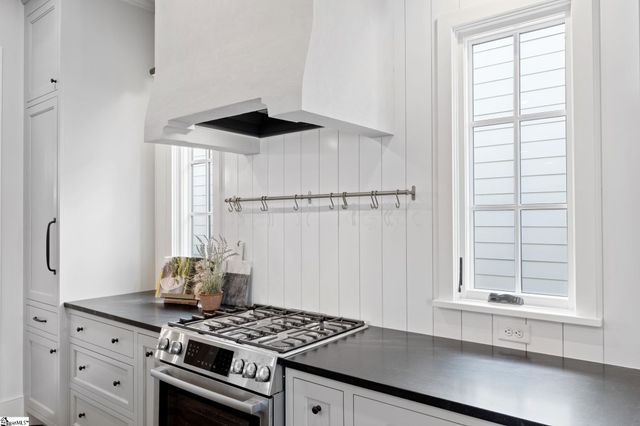 31 N Textile Avenue, Greenville, SC 29611