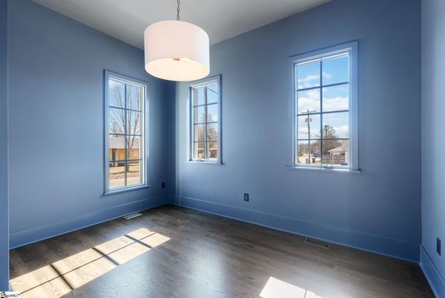 31 N Textile Avenue, Greenville, SC 29611