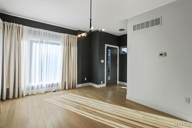 4427 Vista Avenue, St Louis, MO 63110