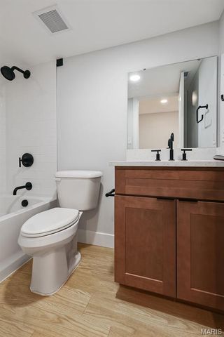 4427 Vista Avenue, St Louis, MO 63110