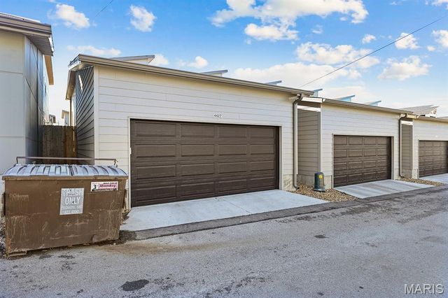 4427 Vista Avenue, St Louis, MO 63110