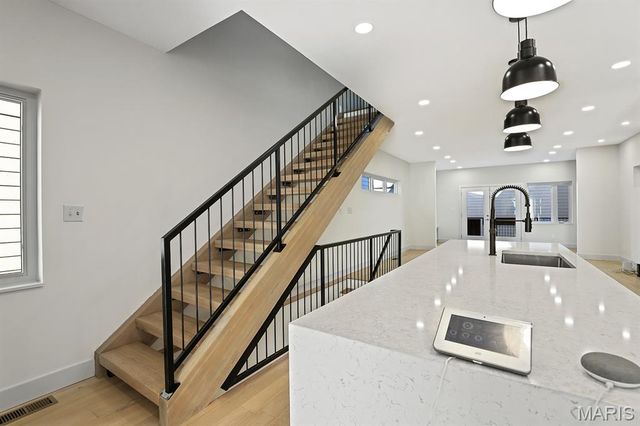 4427 Vista Avenue, St Louis, MO 63110