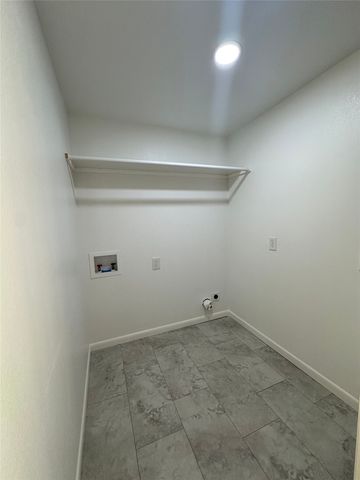 1213 S Lamar Street, Weatherford, TX 76086