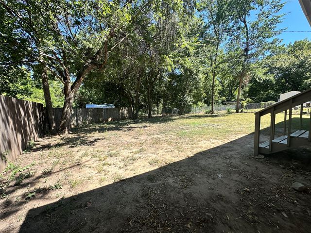 1213 S Lamar Street, Weatherford, TX 76086