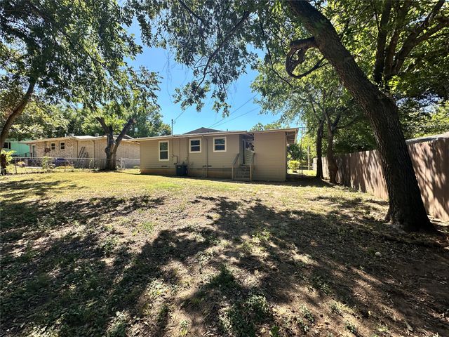 1213 S Lamar Street, Weatherford, TX 76086