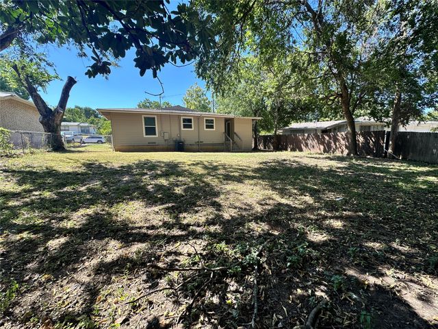 1213 S Lamar Street, Weatherford, TX 76086