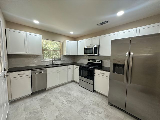 1213 S Lamar Street, Weatherford, TX 76086