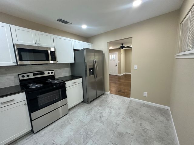 1213 S Lamar Street, Weatherford, TX 76086