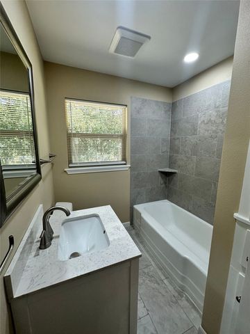 1213 S Lamar Street, Weatherford, TX 76086