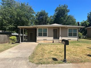1213 S Lamar Street, Weatherford, TX 76086