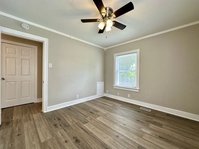 706 Woodmont Blvd, Clarksville, TN 37040