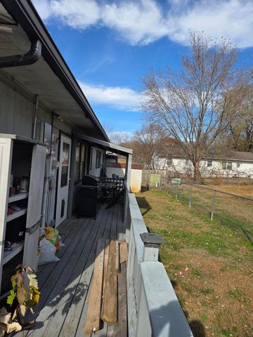 1803 S Garland Douglas Drive, Neosho, MO 64850