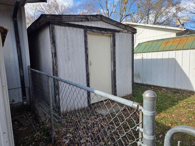 1803 S Garland Douglas Drive, Neosho, MO 64850