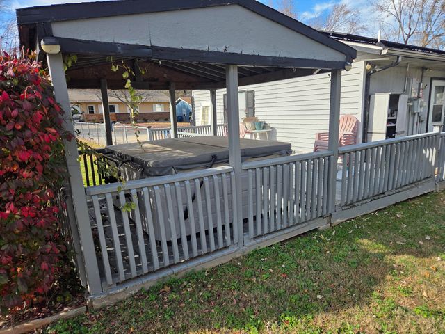 1803 S Garland Douglas Drive, Neosho, MO 64850