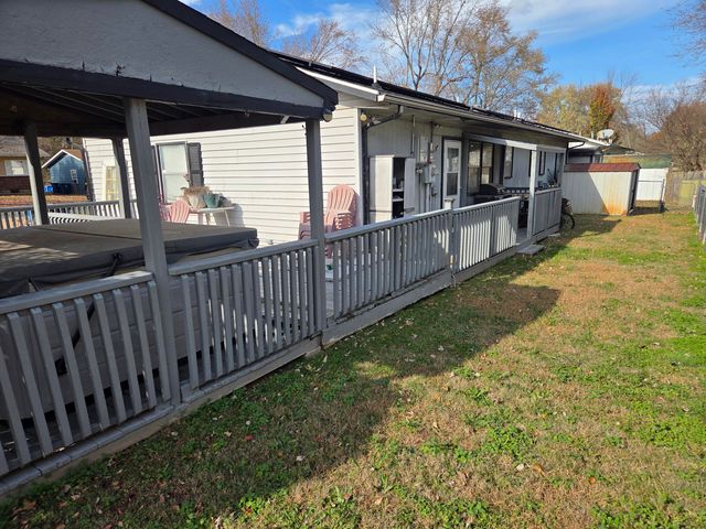 1803 S Garland Douglas Drive, Neosho, MO 64850