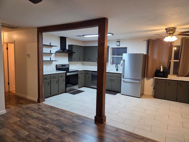 1803 S Garland Douglas Drive, Neosho, MO 64850